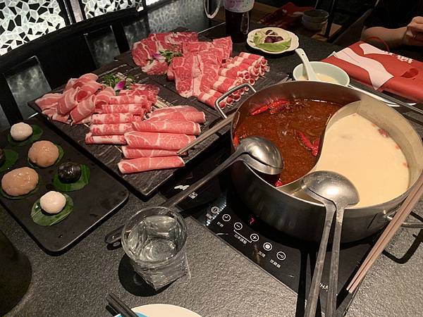 [食記] 台北信義 撈王豬肚雞鍋