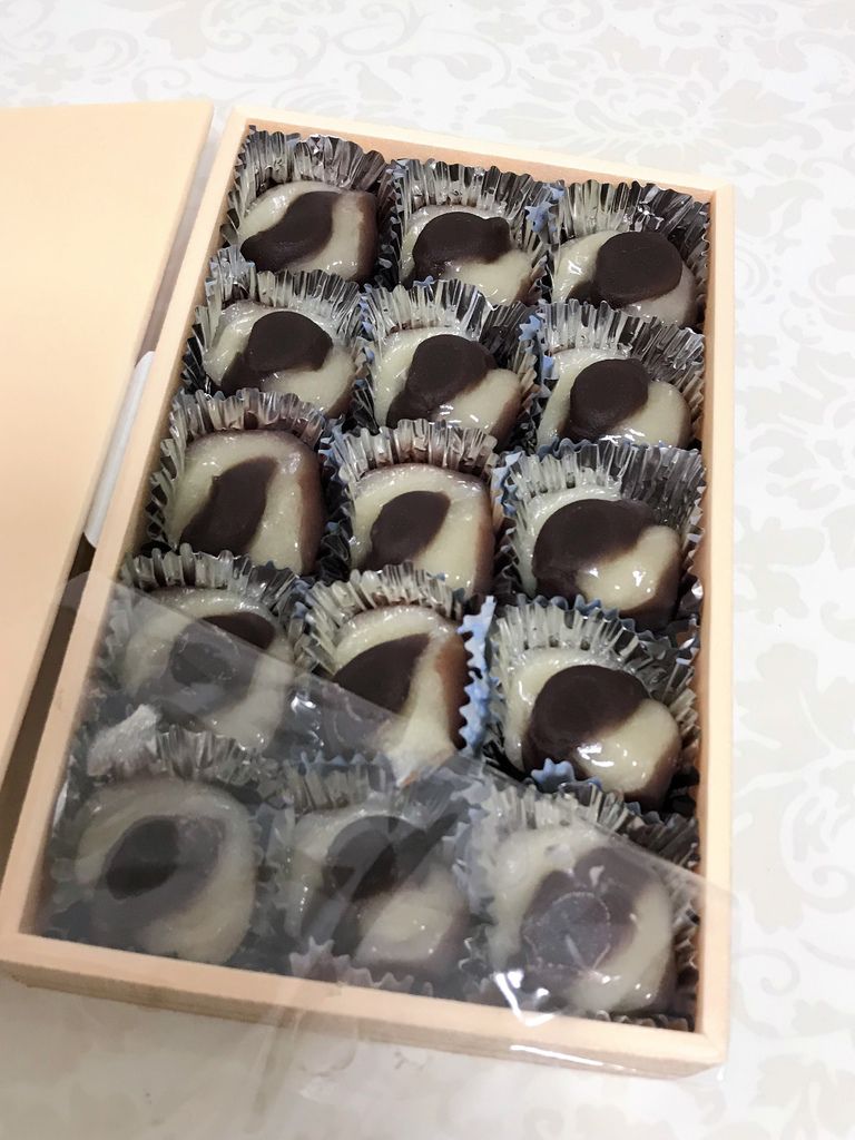食記 甜點 日本博多果匠左衛門 博多ぶらぶら 博多burabura 和生菓子長青商品軟綿麻糬 滑順紅豆泥 好吃伴手禮 Queenieyang的生活分享 食記 甜點 日本博多果匠左衛門 博多ぶらぶら 博多burabura 和生菓子長青商品軟綿麻糬 滑順紅豆泥 好吃伴手禮 Queenieyang的生活分享