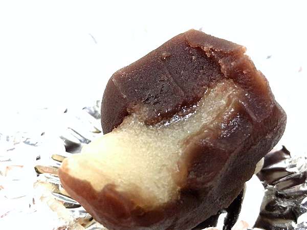 食記 甜點 日本博多果匠左衛門 博多ぶらぶら 博多burabura 和生菓子長青商品軟綿麻糬 滑順紅豆泥 好吃伴手禮 Queenieyang的生活分享