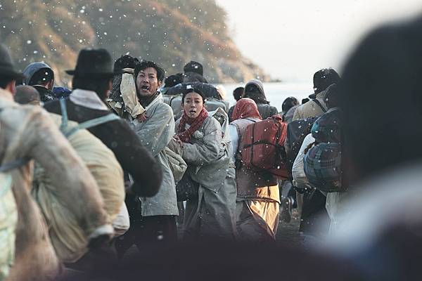 國際市場：半世紀的諾言_新聞稿照05_黃晸玟劇中小時候與父親、大妹分散-自此當起一家之主-辛苦照顧全家人.jpg