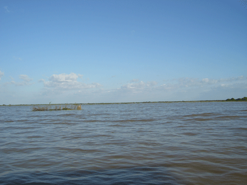 洞薩里湖一景