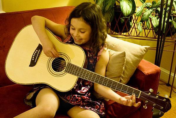 Girl-Practicing-Guitar