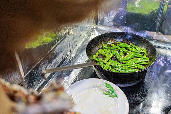 【美食開箱】『灶市』油封香蒜酥推薦，簡單料理的好搭檔！