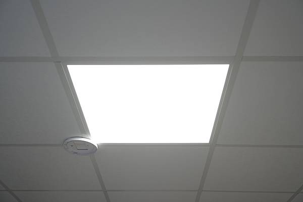 【開箱心得】舞光雲朵吸頂燈，就是這個光，遙控、語音、氣氛一次搞定！