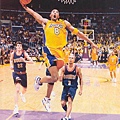 031102NuggetsKobeBryantDunk.jpg