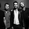 maroon5black-e125b3ee-ce35-102f-8edb-0019b9d5c8df.jpg