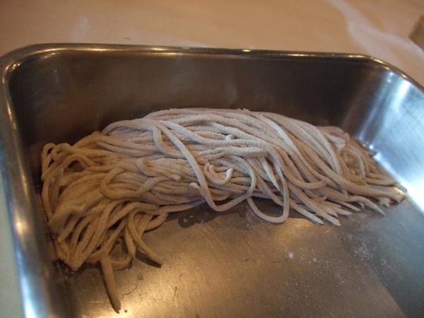 切好的蕎麥麵