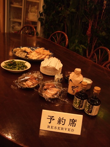 Party開始前,幫忙擺桌