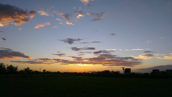 中秋夕陽雲彩