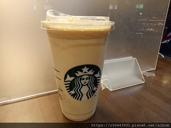 [食記]星巴克咖啡(STARBUCKS)甜點-玫瑰蜜香茶那堤