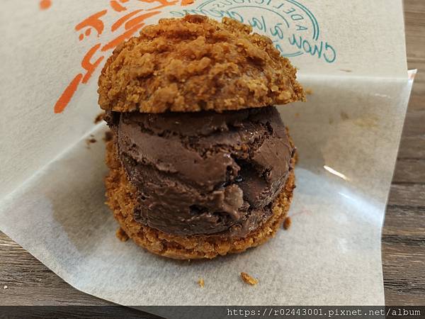 [食記]七見櫻堂甜點-七見雪燒菓冰淇淋泡芙(焦糖可可)