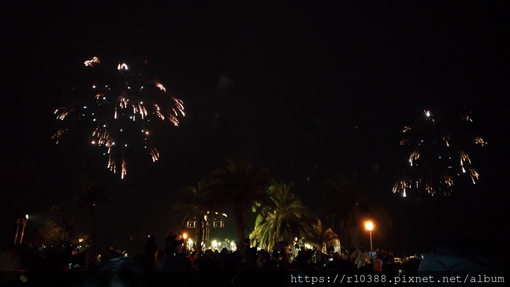 元宵節高雄愛河煙火The Lantern Festival fireworks at Love River, Kaohsiung6.jpg