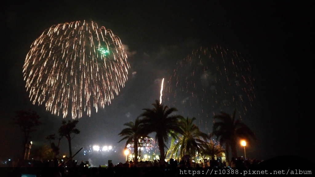 元宵節高雄愛河煙火The Lantern Festival fireworks at Love River, Kaohsiung9.jpg
