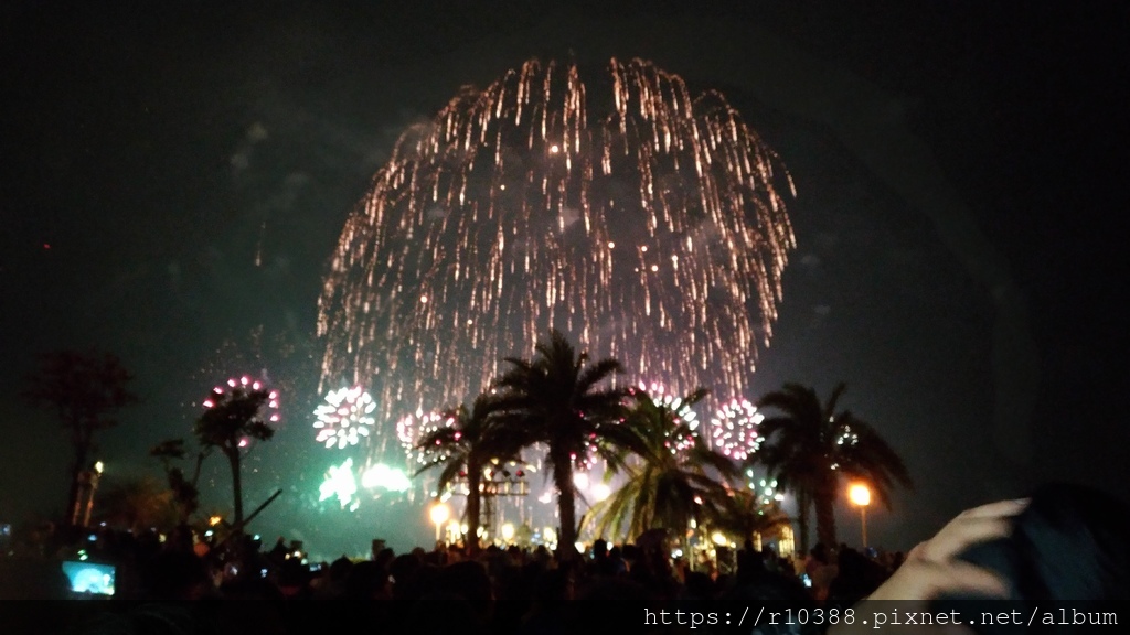 元宵節高雄愛河煙火The Lantern Festival fireworks at Love River, Kaohsiung11.jpg