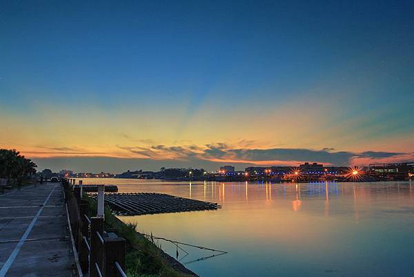 安靜的海面.jpg 安靜的海面.jpg