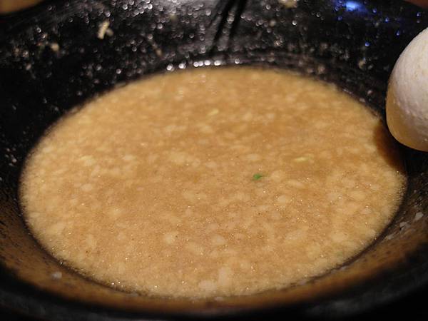 （餐點）濃湯醬油叉燒麵 湯頭.jpg
