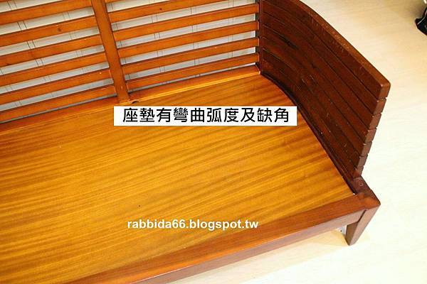 三重區客戶郭小姐木沙發訂做新椅墊