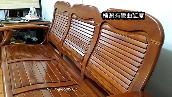桃園市平鎮區徐太太實木沙發訂做新椅墊