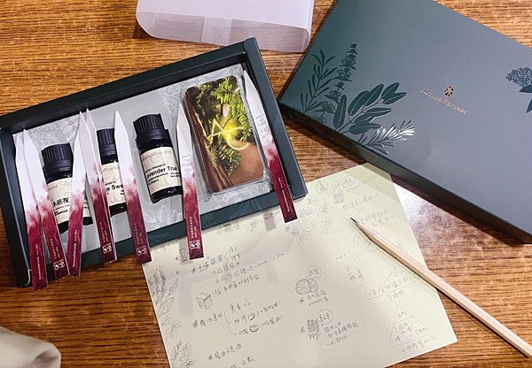 禾場芳療。探索香氣的牌卡之旅,超療育的芳香體驗。 禾場芳療。探索香氣的牌卡之旅,超療育的芳香體驗。