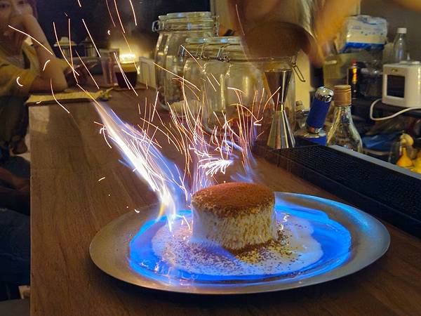 LINE_ALBUM_今夜酒吧_241012_101 LINE_ALBUM_今夜酒吧_241012_101