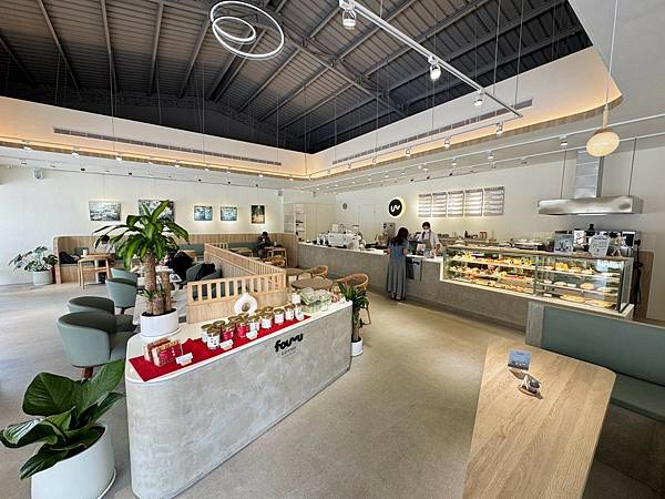 LINE_ALBUM_想大便只有一間廁所的咖啡店_250330_2