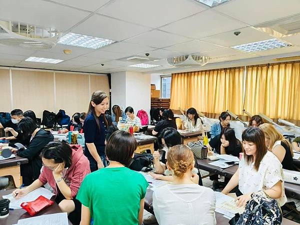113.10.29 芳香精油美體舒壓人才培訓班結訓