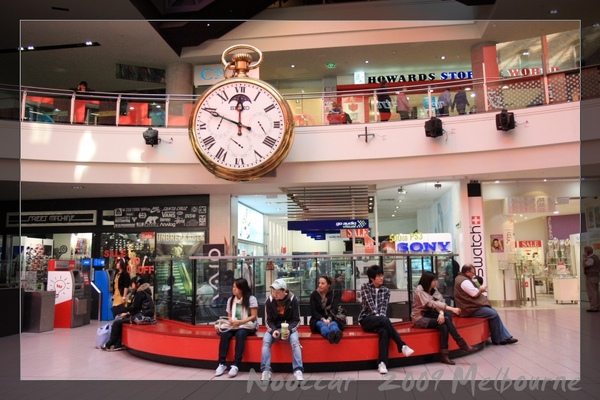 Huge clock @ Melbourne Central