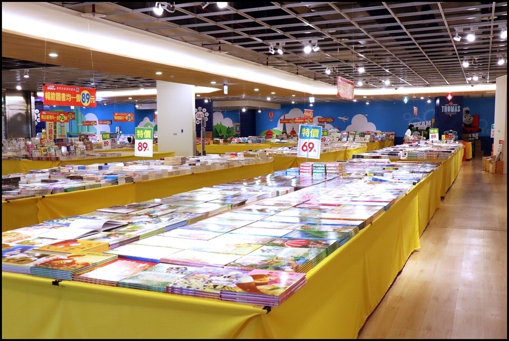 好书多移动式书店1.JPG