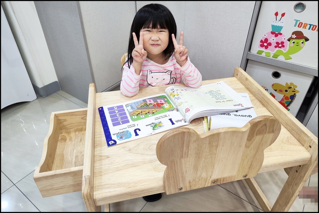 小熊成长书桌椅0.jpg