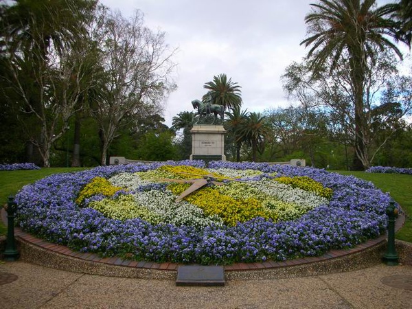 victoria garden-flower clock