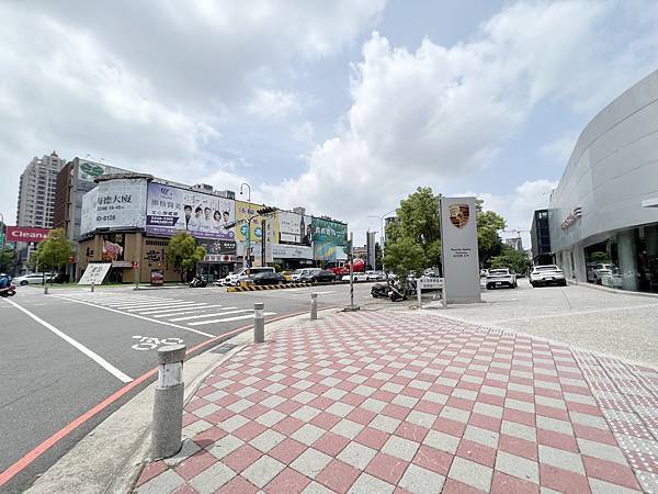 大台中房屋土地平價小吃美食~正五期近森林公園捷運第二排樓店