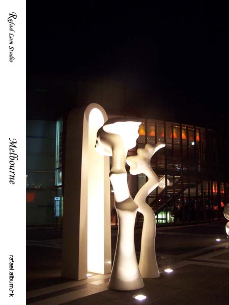 200. Sculpture in Victoria Dock