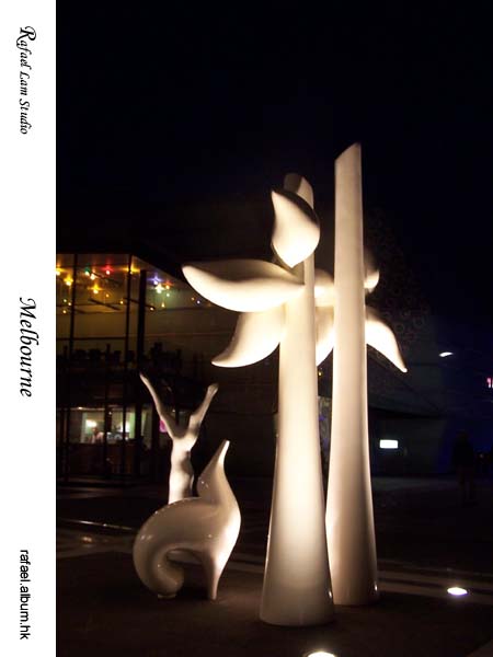 201. Sculpture in Victoria Dock