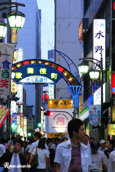 02Aug08 Kabukicho Shinjuku 04.jpg