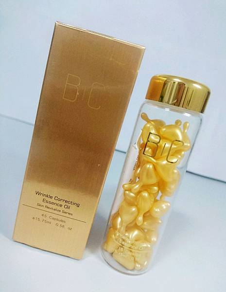 BC百匡,靚顏抗皺淡紋賦活油(百匡賦活膠囊),百匡賦活膠囊,
白龍膽花精萃可亮白撫平細紋與修護受傷肌膚,並高度保濕鎖水,延緩肌膚老化,一顆多種用途,強效版晚安面膜
,百匡賦活膠囊,百匡膠囊
