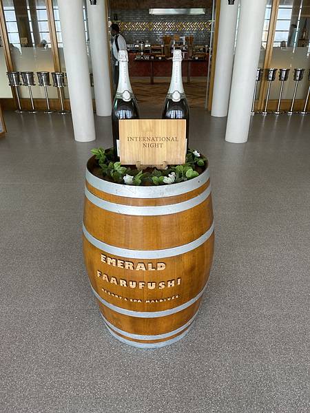 【馬爾地夫蜜月】4—度假島上的第一餐：Aqua 美食自助餐廳