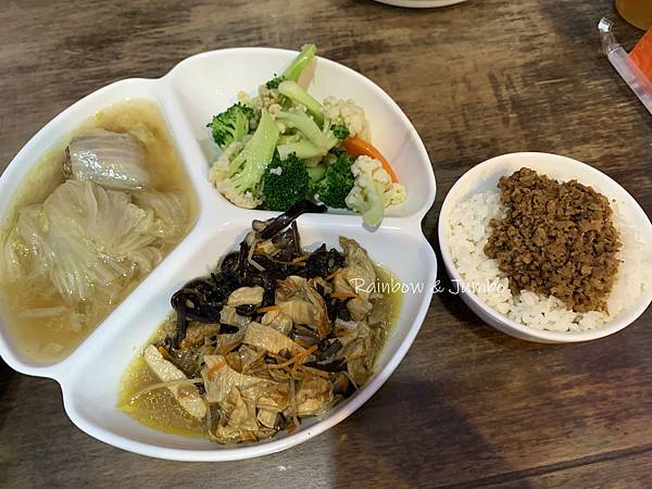 【不專業食記】新北永和｜豆腐殿｜中和四號公園旁的現蒸臭豆腐，