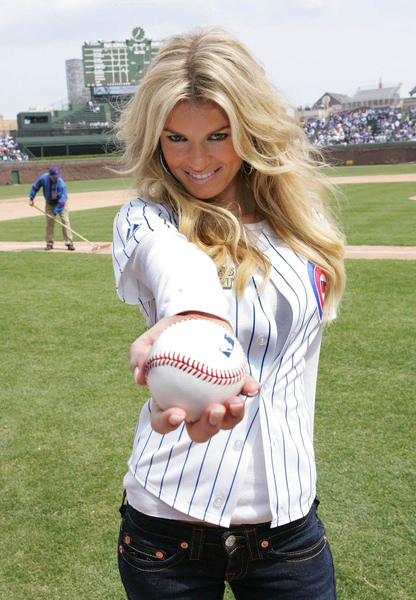 marisa_miller_baseball_8_big.jpg