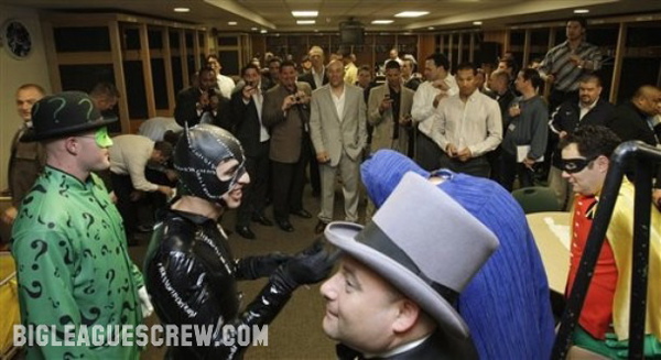 yankee_rookie_hazing_2009_4_610x.jpg