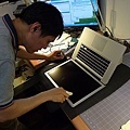 Apple Macbook pro15"AG霧面版貼頂級AR鍍膜(螢幕保護貼)14.jpg
