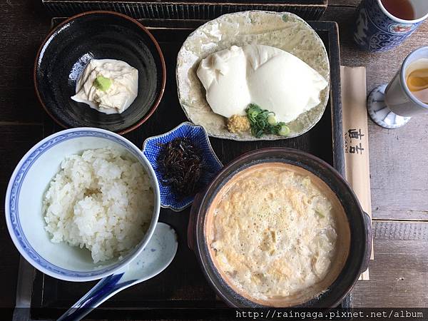 2/22 湯葉丼ご膳：生豆皮、豆腐、熱的豆皮，跟飯一起當蓋飯吃唷