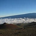 紅色火山  跟雲.JPG