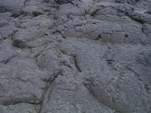 熔岩就是這樣 在大島到楚可看到 還會標上年份.JPG
