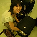 黃小姐在機場拆行李