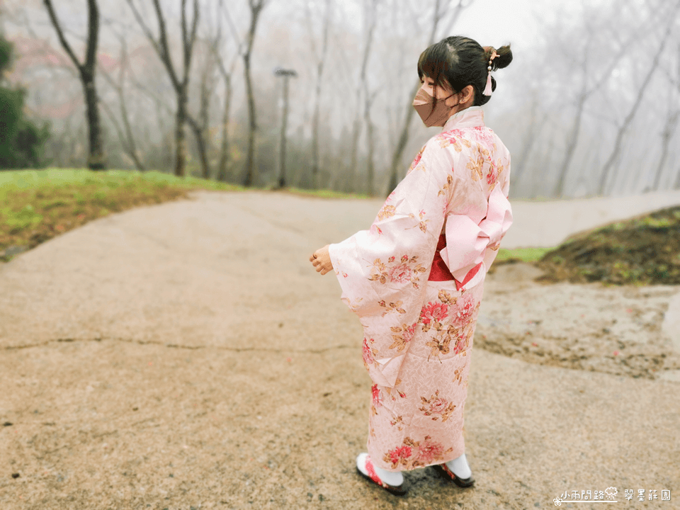 桃園賞櫻景點推薦｜翠墨莊園｜上千棵櫻花樹,和服體驗,日式造景彷彿秒飛日本！_小雨問路 (21).PNG