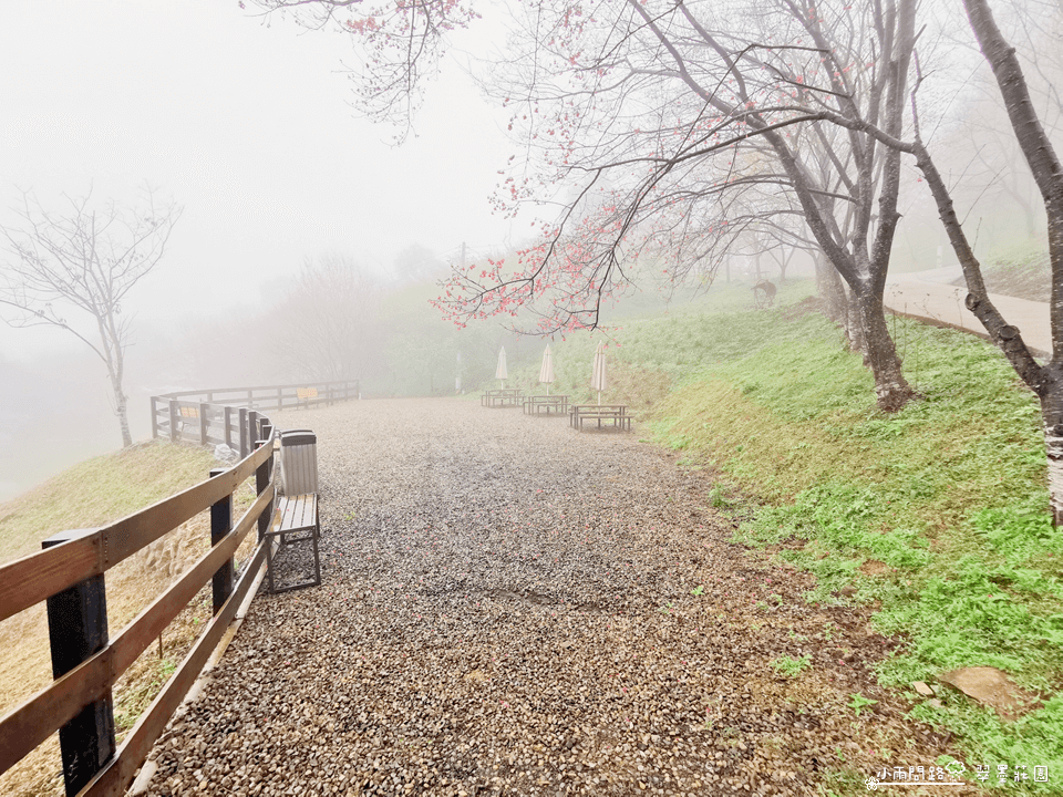 桃園賞櫻景點推薦｜翠墨莊園｜上千棵櫻花樹,和服體驗,日式造景彷彿秒飛日本！_小雨問路 (24).PNG