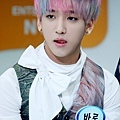 photos-b1a4-baro-at-mnet-wide-open-studio-1