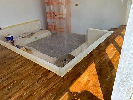 Lantai kayu jati kamar mandi.jpg