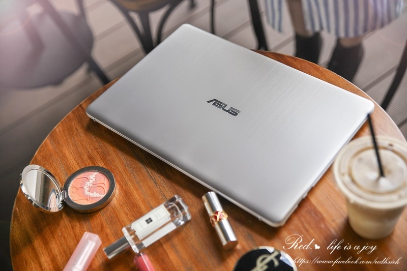 ASUS VivoBook S15筆電 (5).JPG