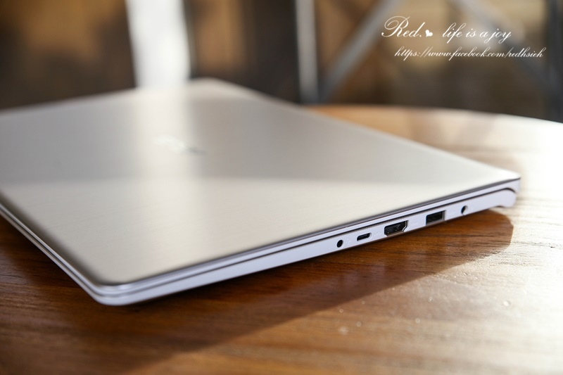 ASUS VivoBook S15筆電 (7).JPG